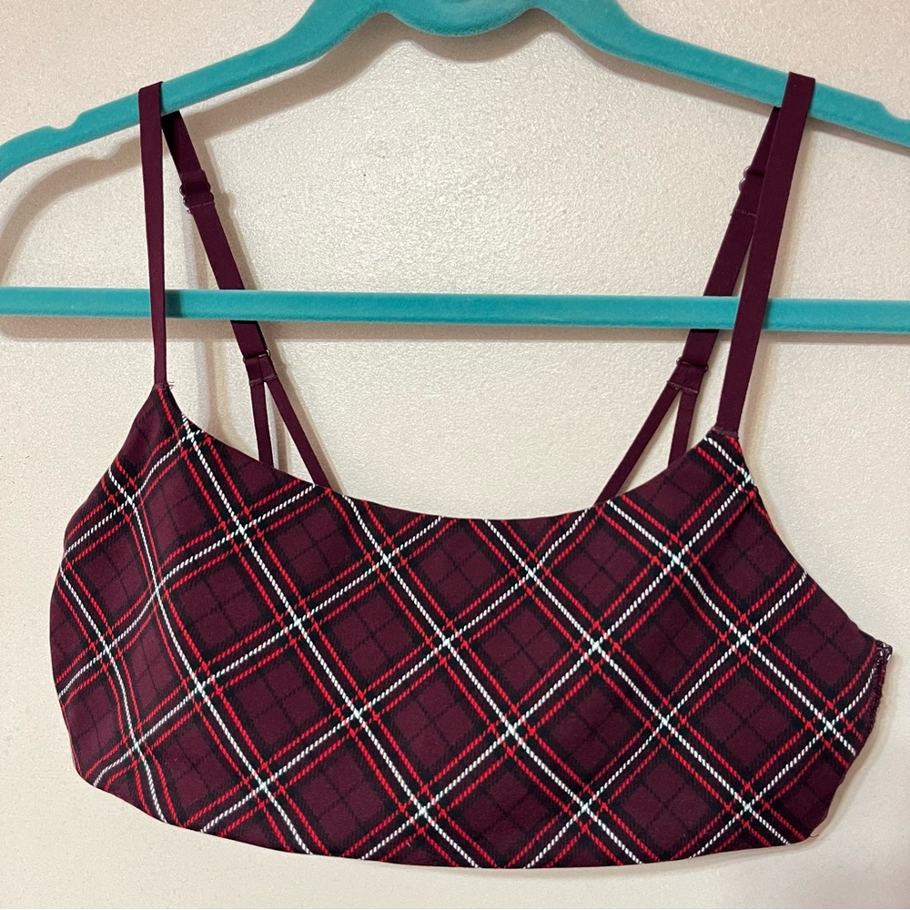 VS PINK Relay Square Neck Sports Bra